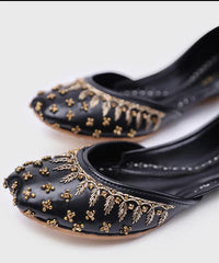 Black khussa