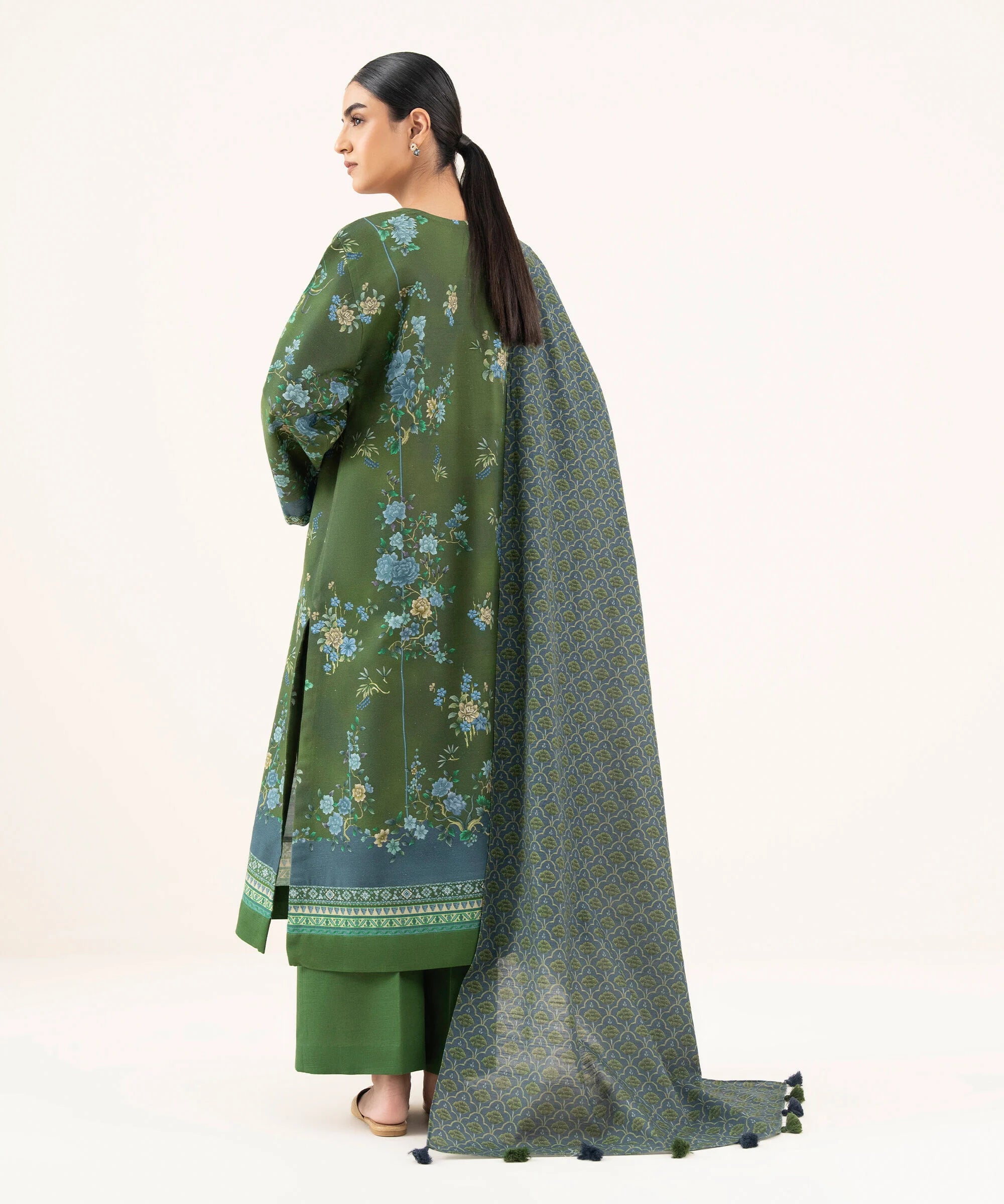 3 Piece - Printed Light Khaddar Suit