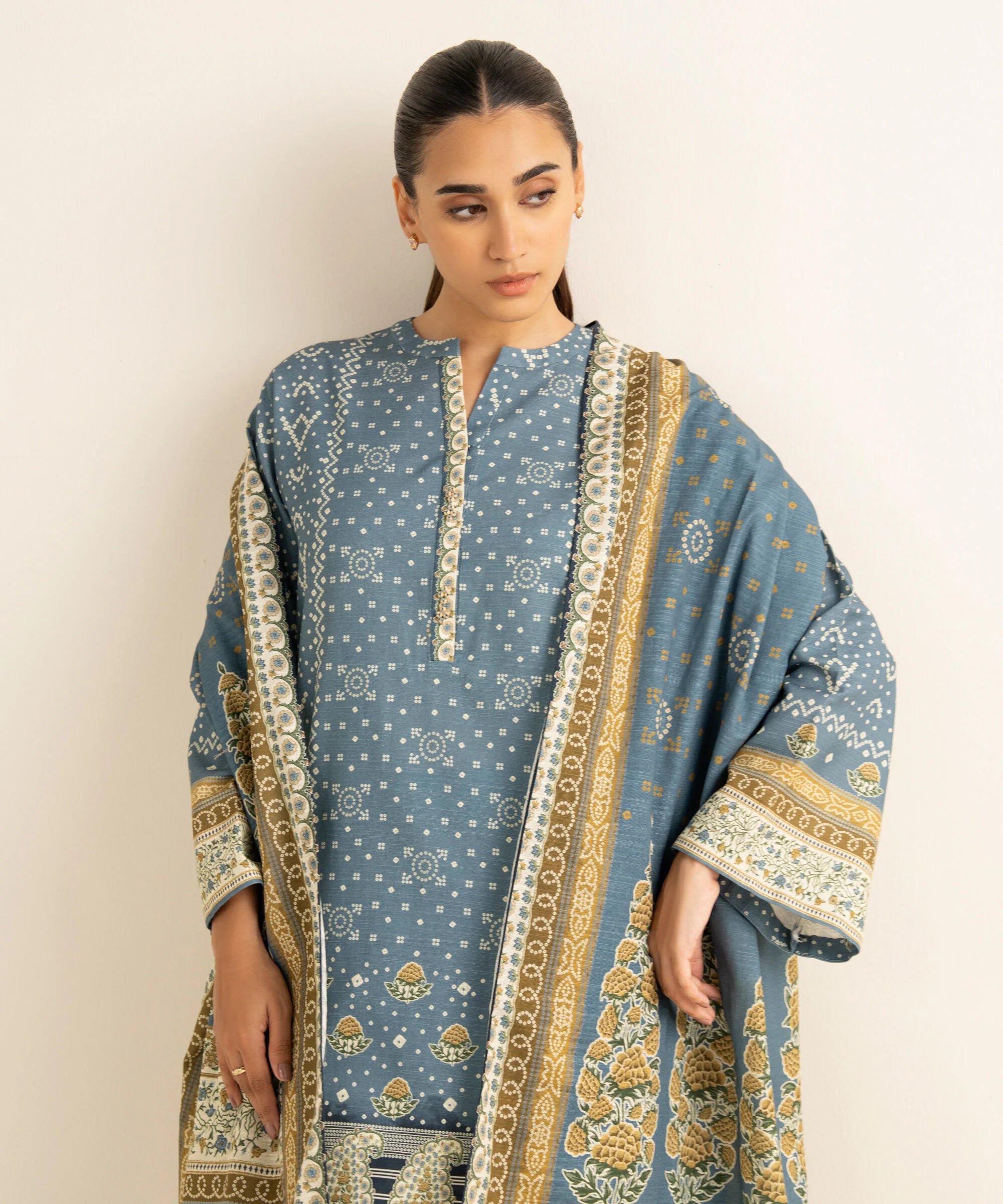 3 Piece - Printed Khaddar Suit