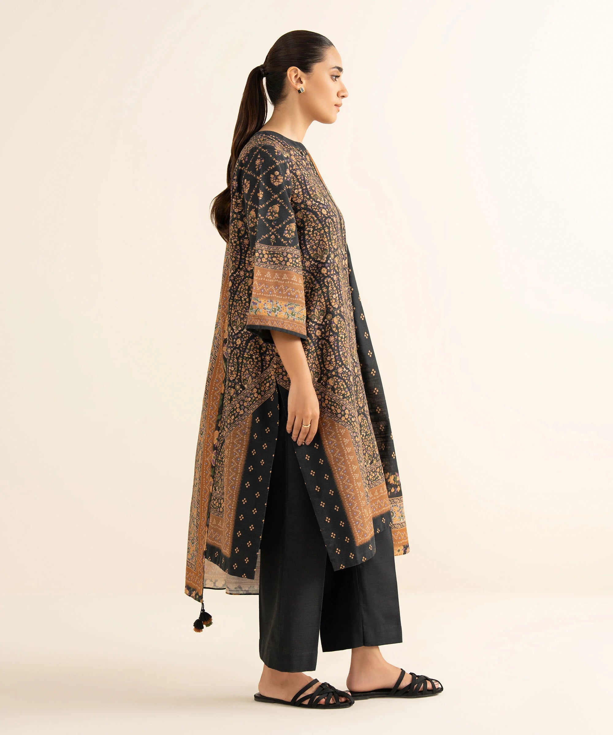3 Piece - Printed Light Khaddar Suit