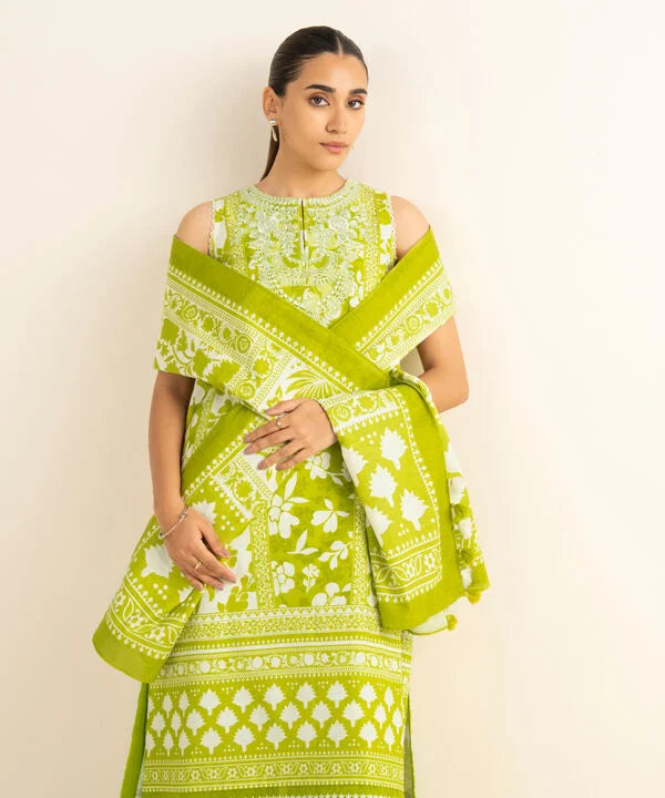 3 Piece - Embroidered Khaddar Suit