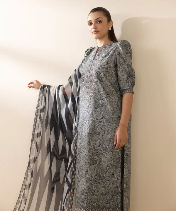 3 Piece - Embroidered Lawn Suit